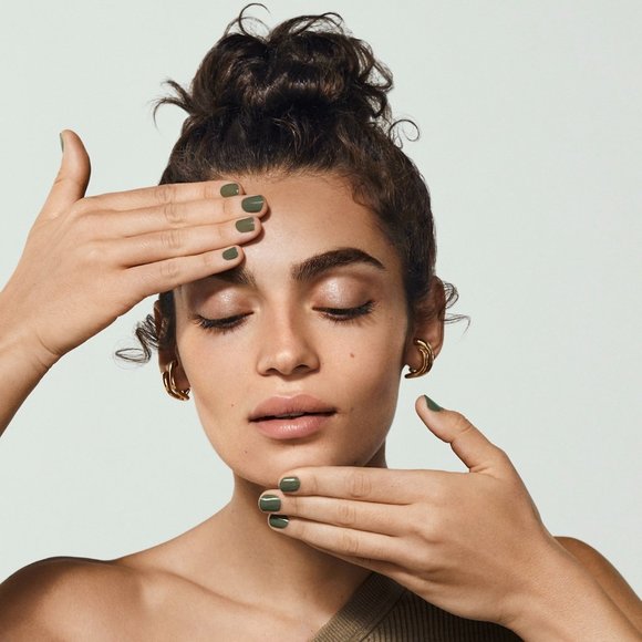 NIB ORIGINS Mega-Mushroom Relief & Resilience Soothing Treatment Lotion, 6.7 oz. - Picture 5 of 6